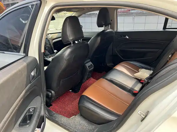 Peugeot 408 2016
