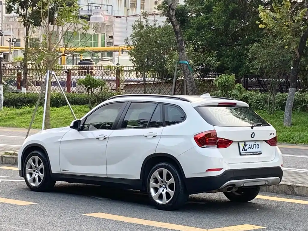 BMW X1 2012 — фото 5
