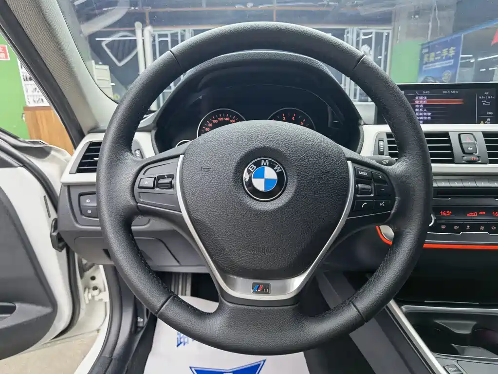 BMW 3 Series 2015 — фото 10