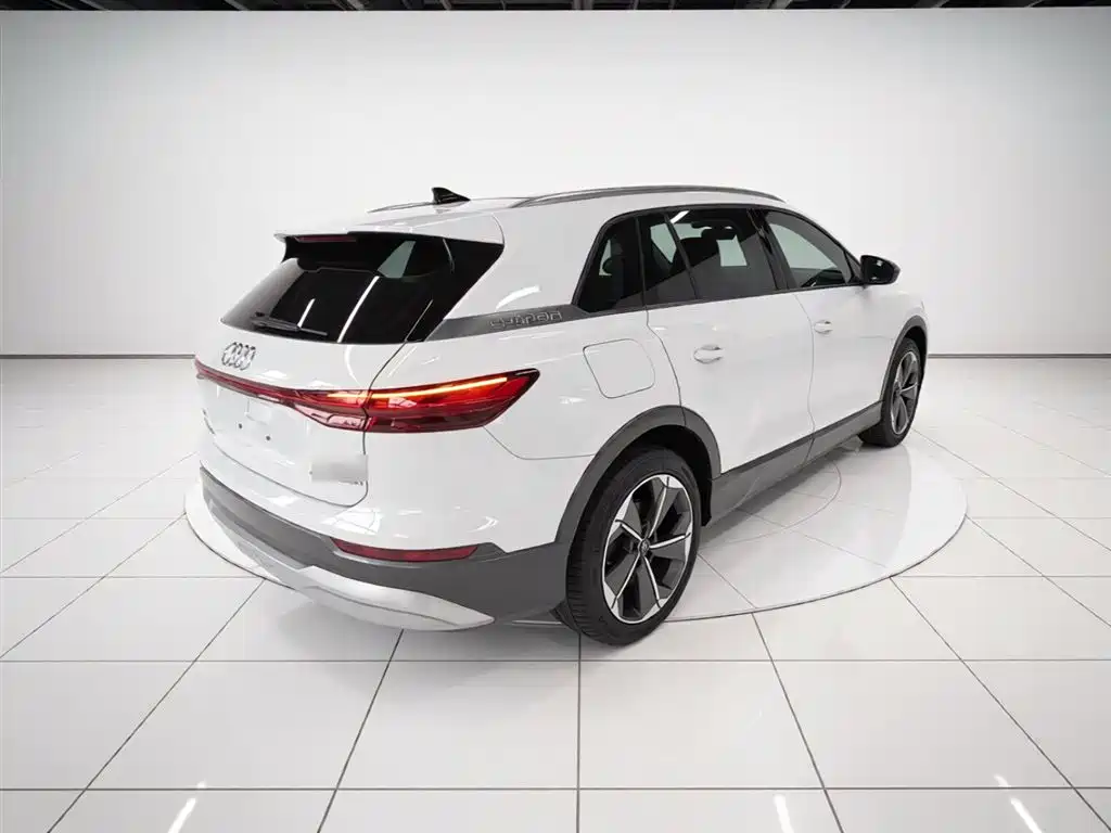 Audi Q5 e-tron 2022 — фото 7