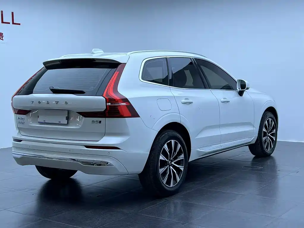 Volvo XC60 2023 — фото 6
