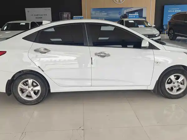 Hyundai Accent 2014