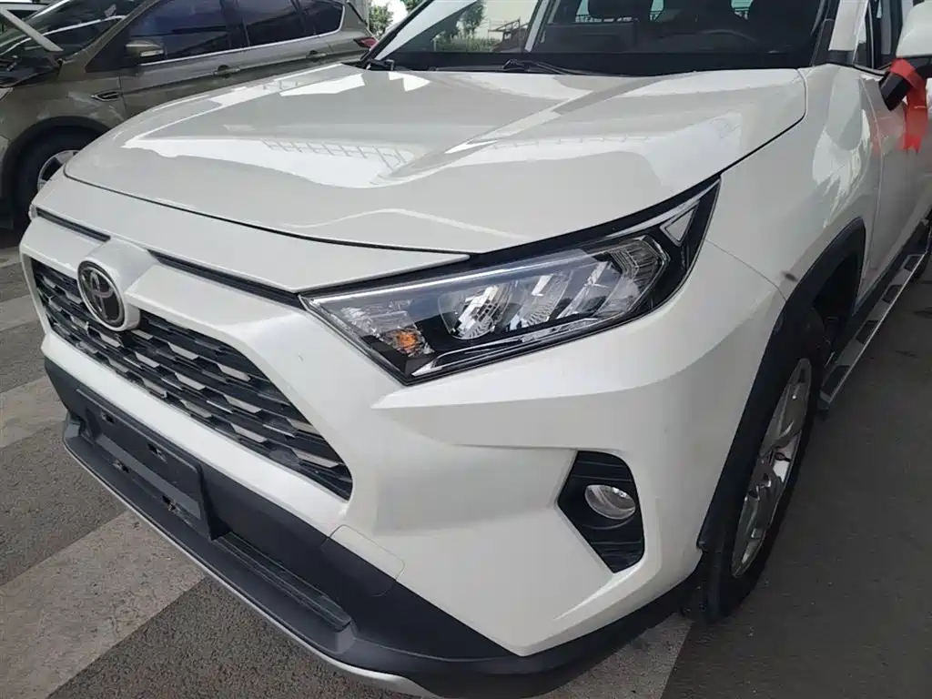 Toyota RAV4 2020 — фото 18