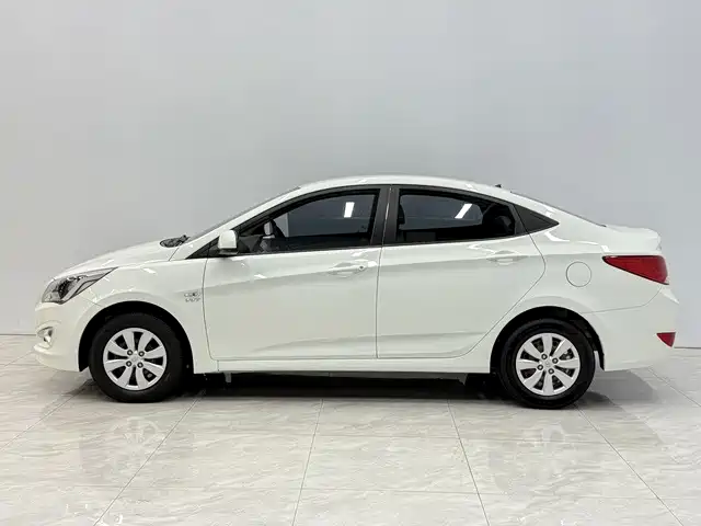 Hyundai Accent 2015 — фото 2