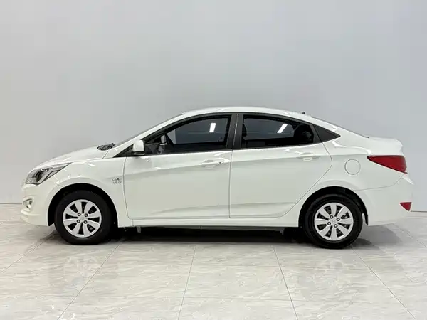 Hyundai Accent 2015