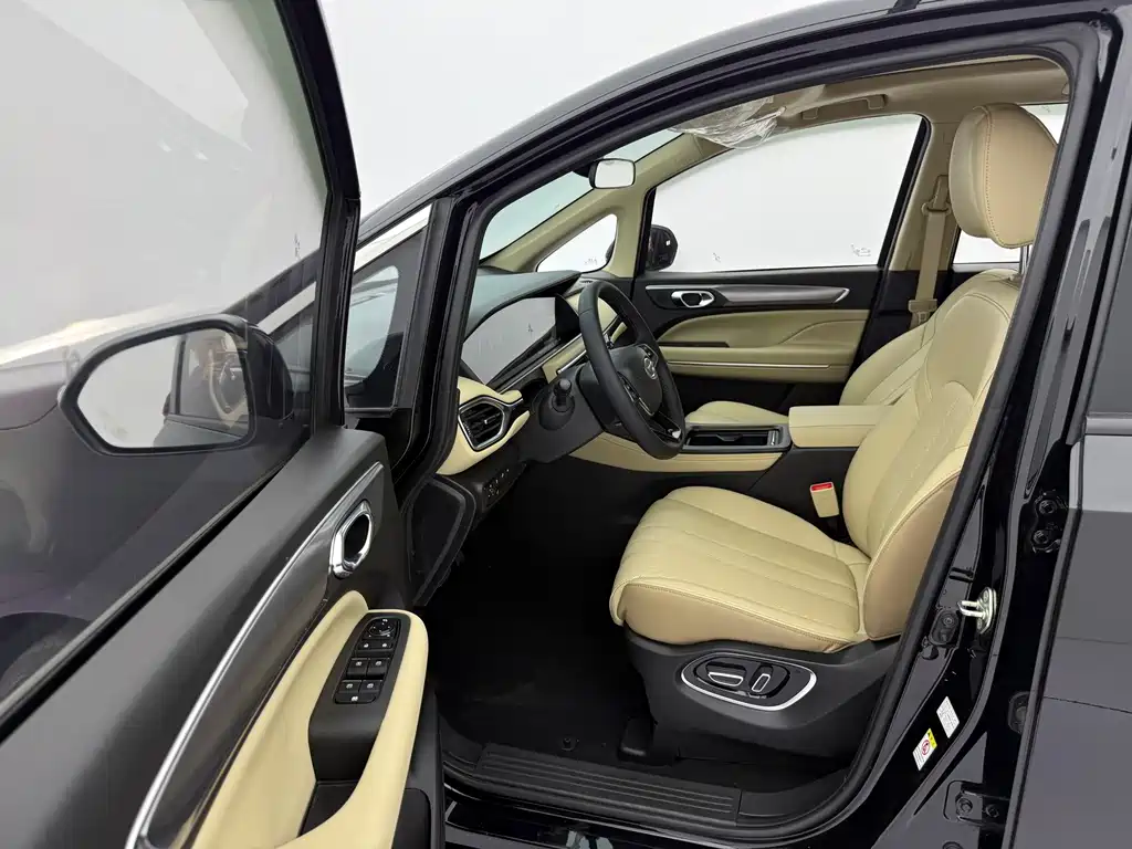 GAC Trumpchi M6 2022 — фото 21