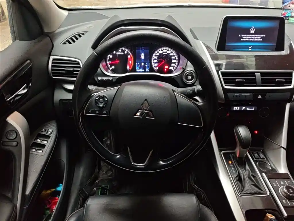 Mitsubishi Eclipse Cross 2020 — фото 11
