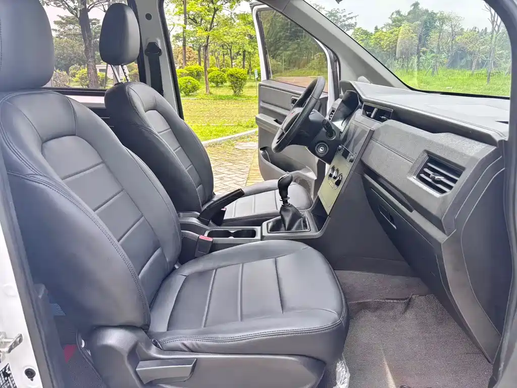 Wuling Hongguang PLUS 2022 — фото 12
