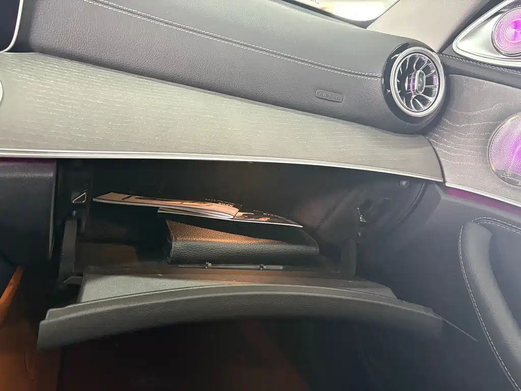 Mercedes-Benz E-Class 2023 — фото 16