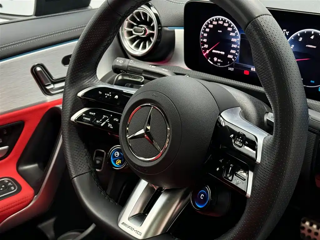 Mercedes-Benz A-Class AMG 2025 — фото 9