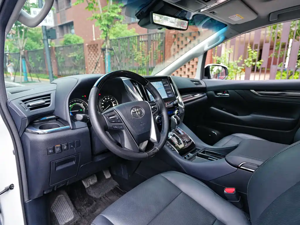 Toyota Vellfire 2022 — фото 7