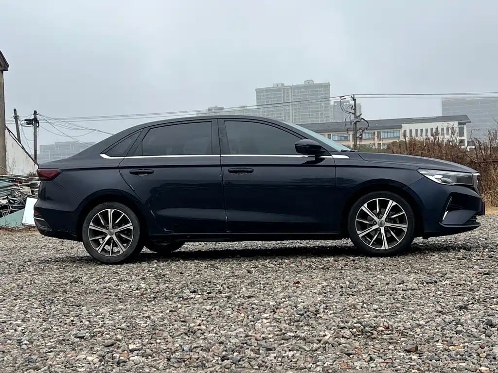 Geely Emgrand 2022