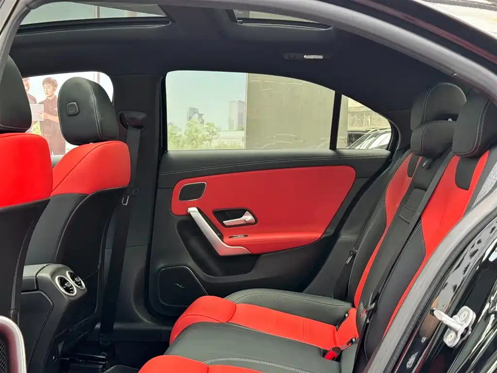 Mercedes-Benz A-Class AMG 2025 — фото 10