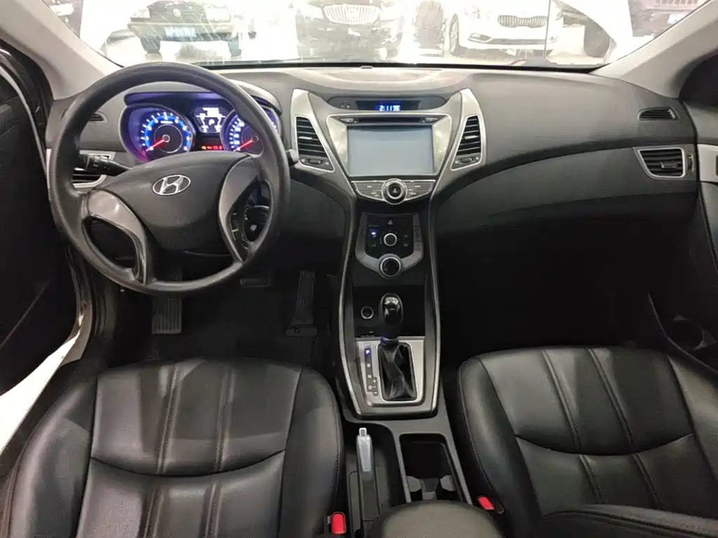Hyundai Elantra 2016 — фото 10