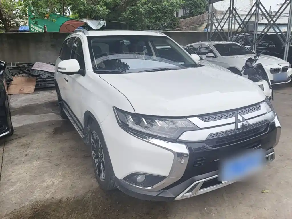 Mitsubishi Outlander 2020