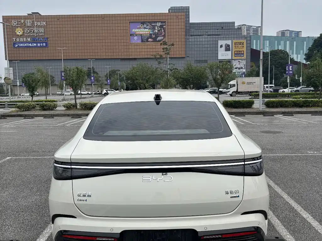 BYD Seal 07 DM-i 2025 — фото 12