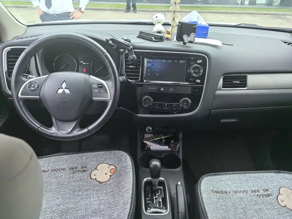 Mitsubishi Outlander 2015 — фото 4