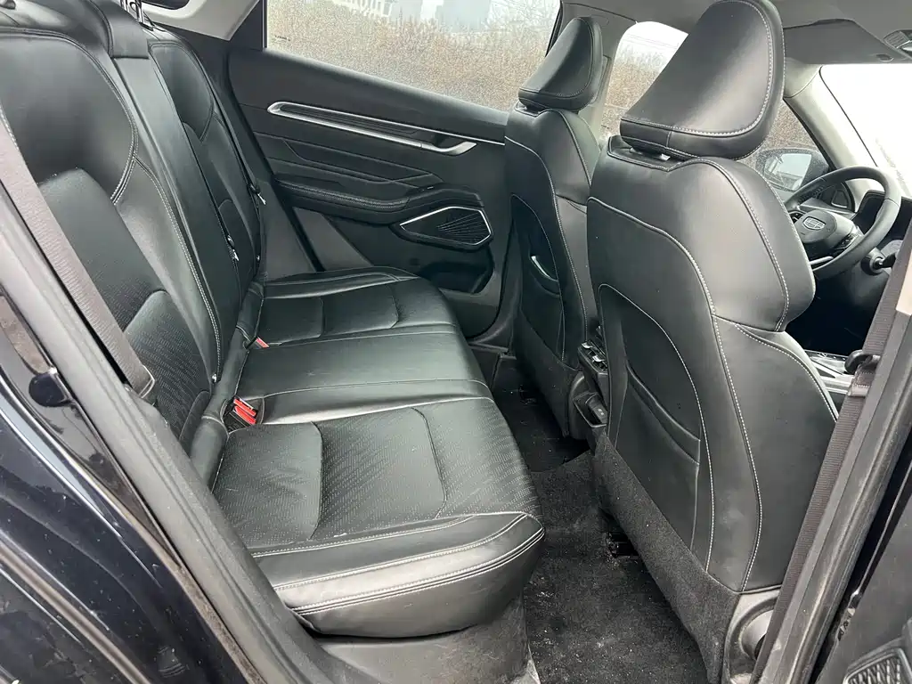 Geely Emgrand 2022