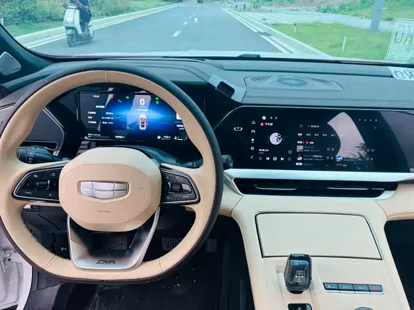 Geely Xingyue L 2025