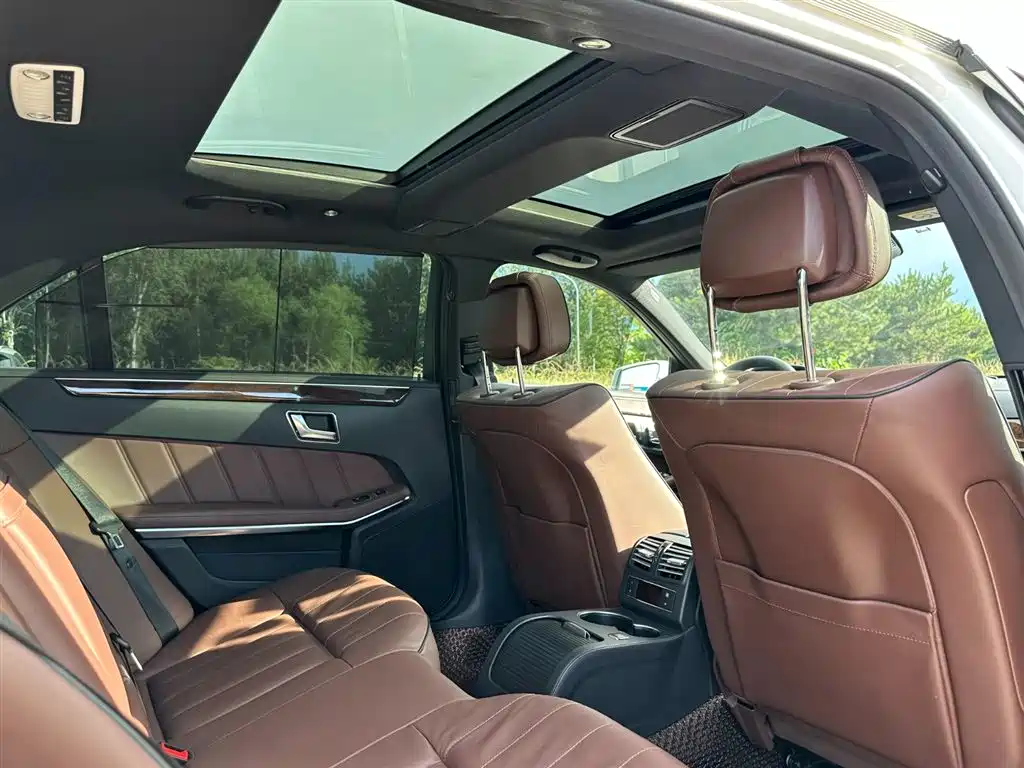 Mercedes-Benz E-Class 2015 — фото 17