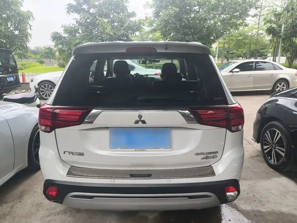 Mitsubishi Outlander 2020
