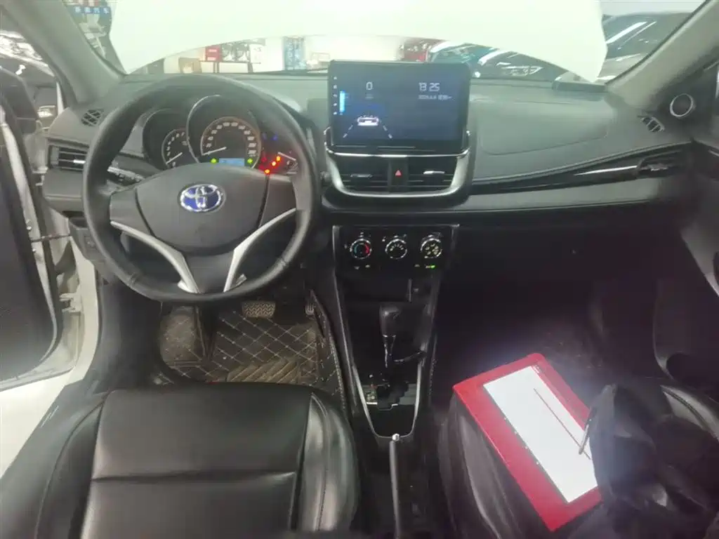 Toyota Yaris L 2020 — фото 10