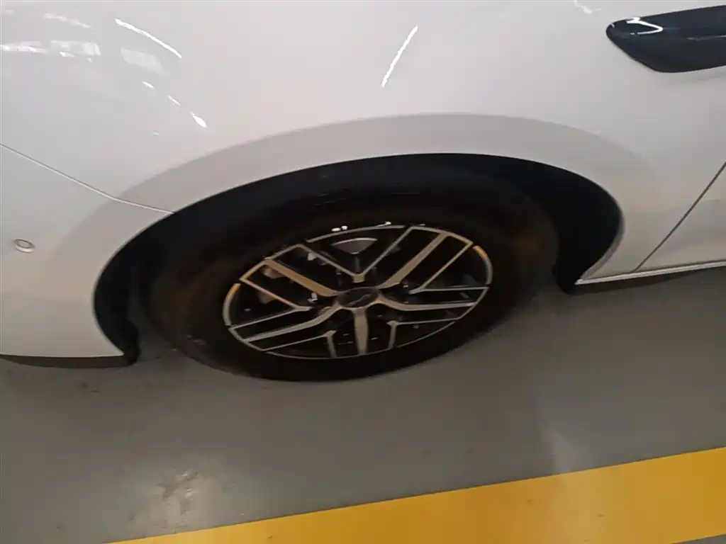 BYD Seal 05 DM-i 2025 — фото 23