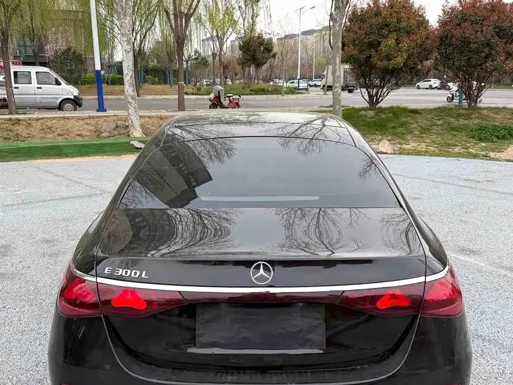 Mercedes-Benz E-Class 2024