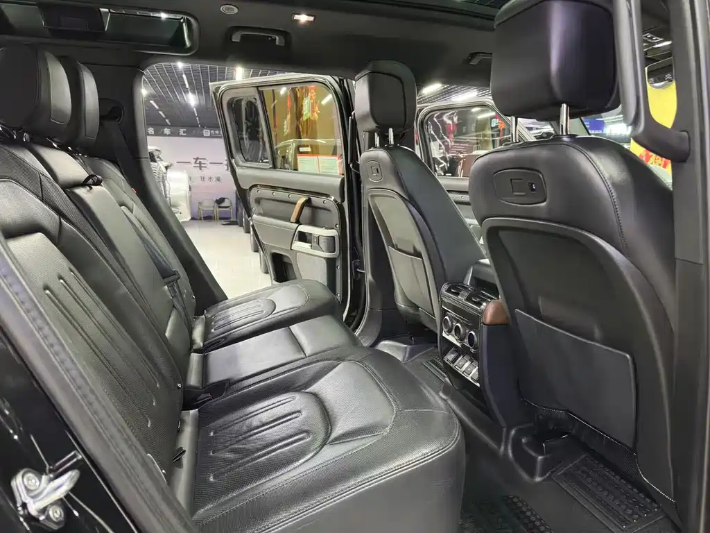 Land Rover Defender 2021 — фото 10