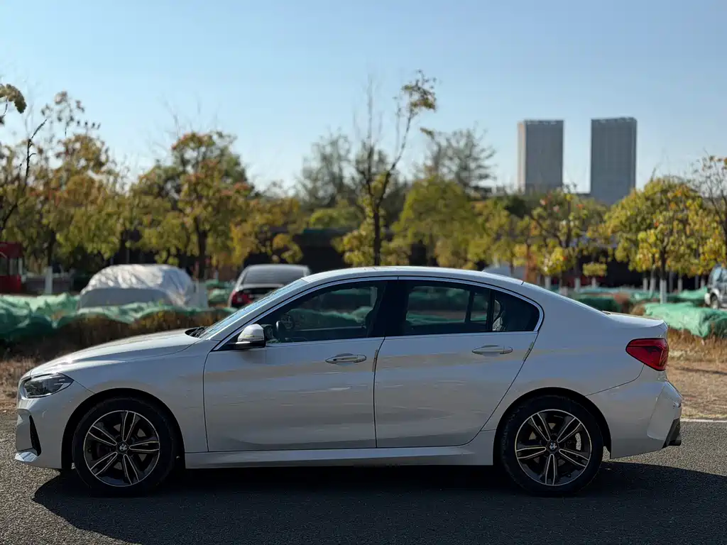 BMW 1 Series 2021 — фото 13