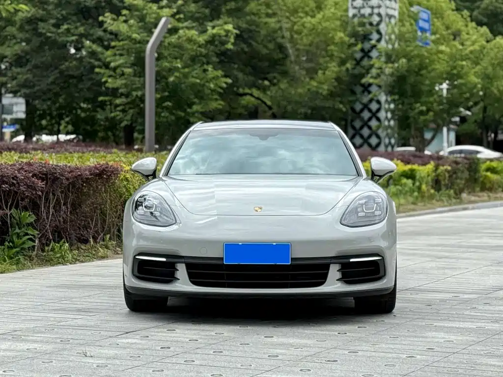 Porsche Panamera 2018 — фото 11