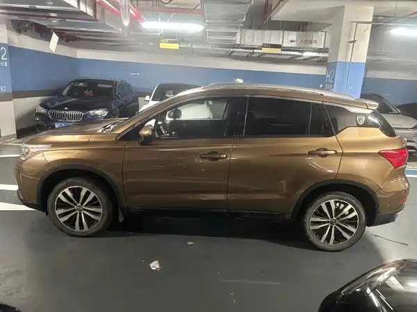 GAC Trumpchi GS4 2015