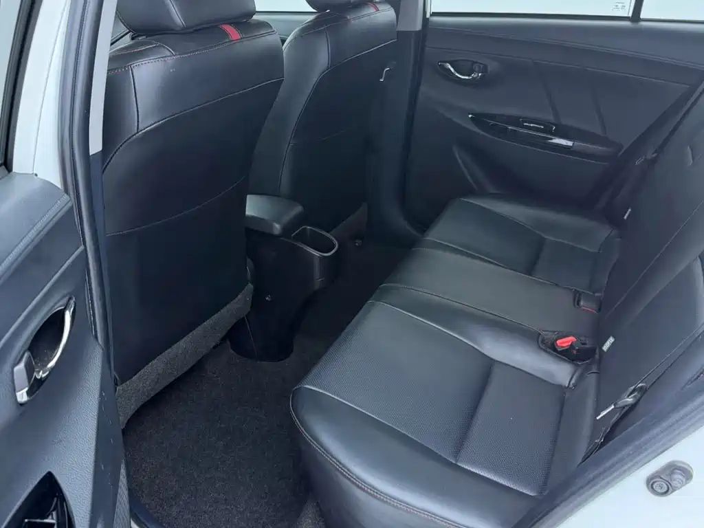 Toyota Yaris L 2022 — фото 11