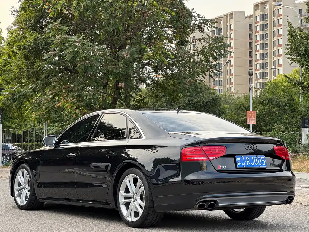 Audi S8 2014 — фото 14