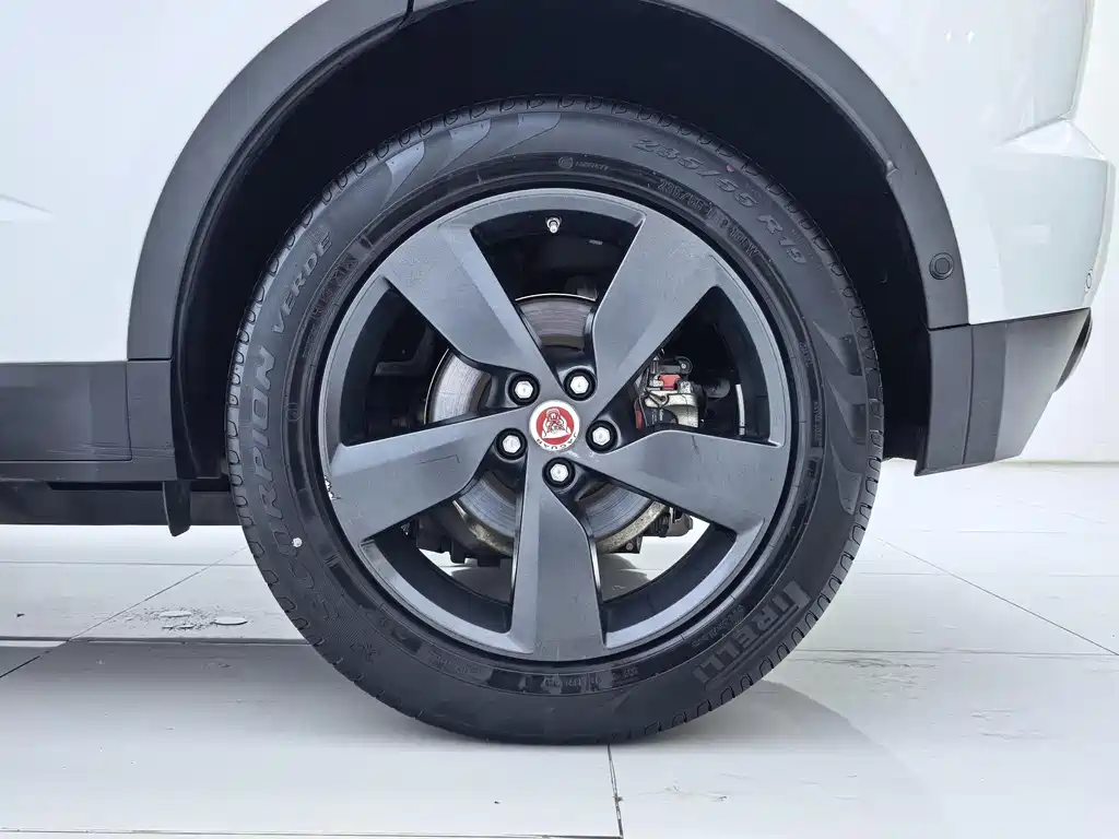 Jaguar E-PACE 2021 — фото 28