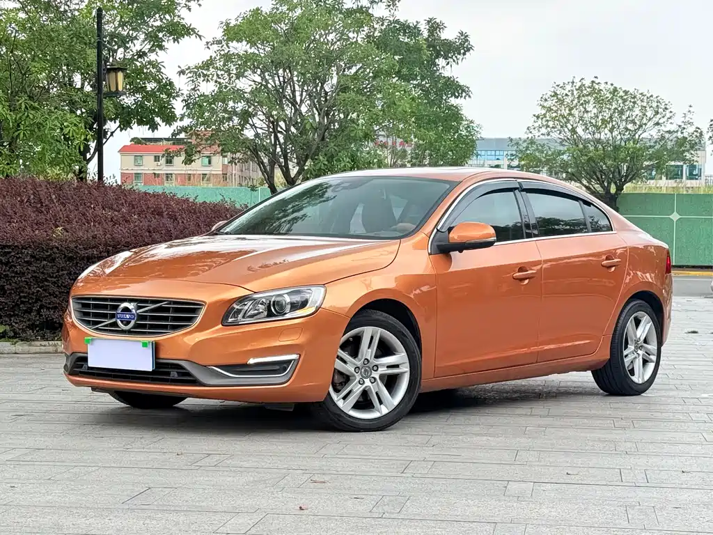 Volvo S60 2015 — фото 1