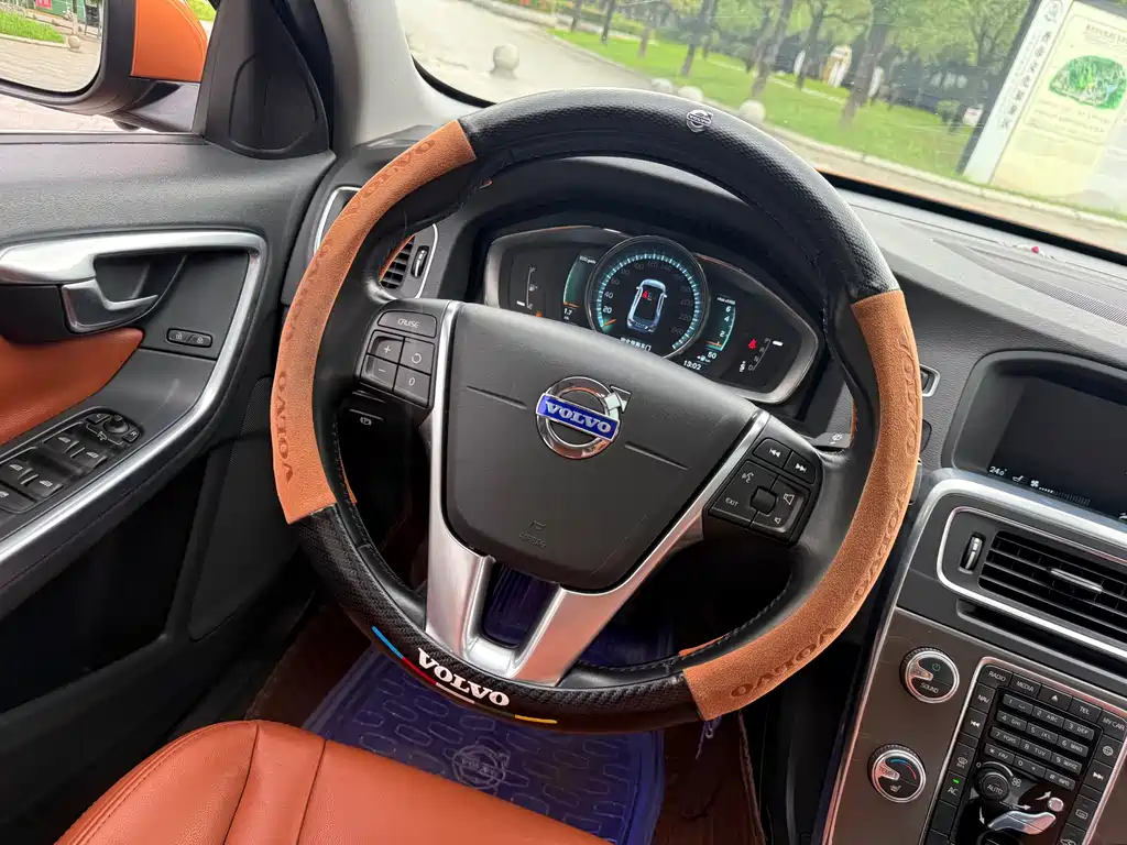 Volvo S60 2015 — фото 12