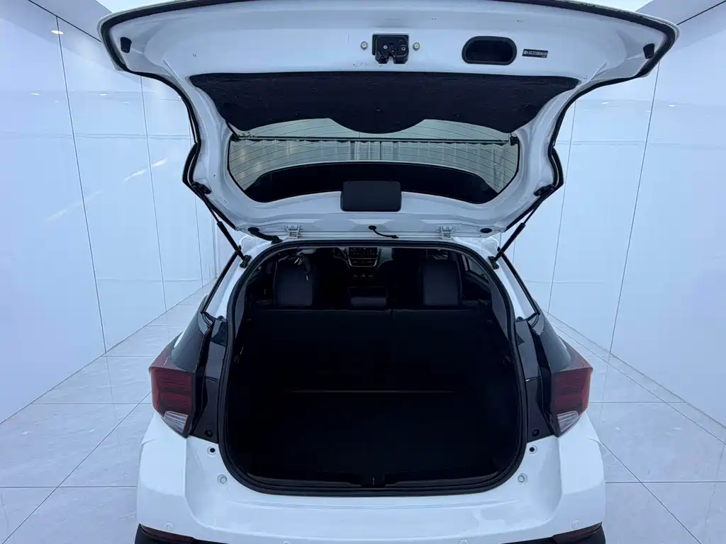 Toyota Yaris L 2022 — фото 12