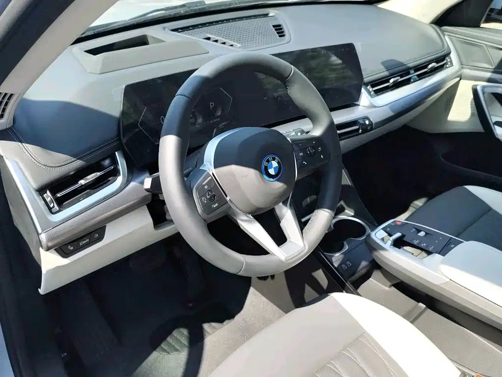BMW iX1