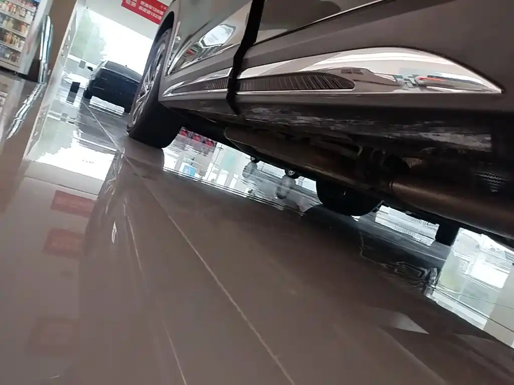 Hongqi HS7 PHEV 2025