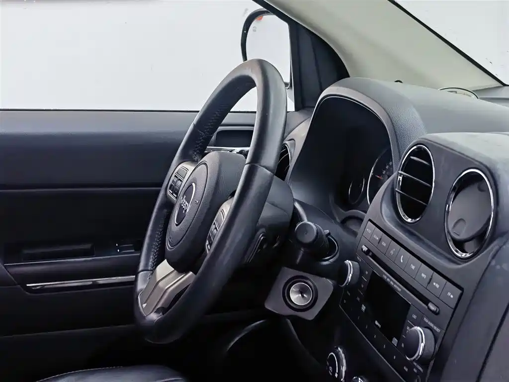 Jeep Compass 2012 — фото 22