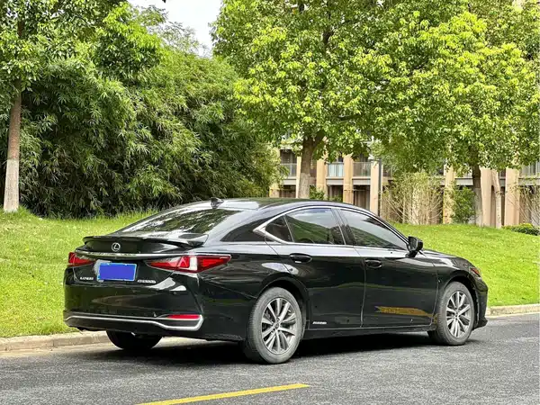 Lexus ES 2019