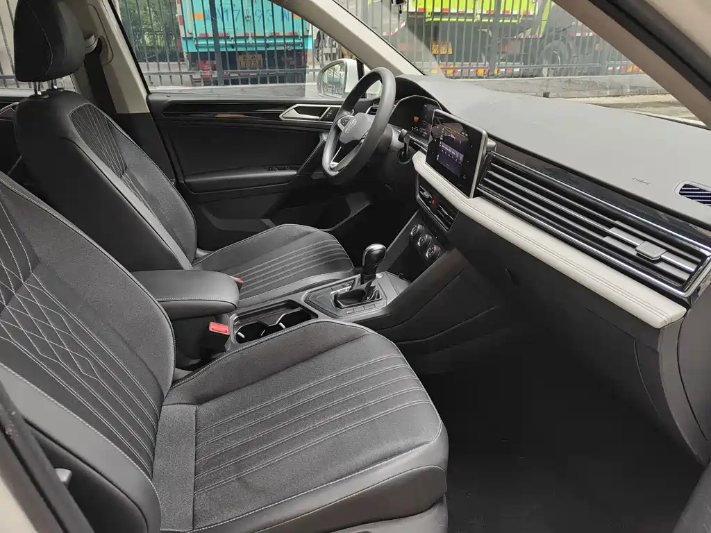 Volkswagen Tiguan L 2022 — фото 12