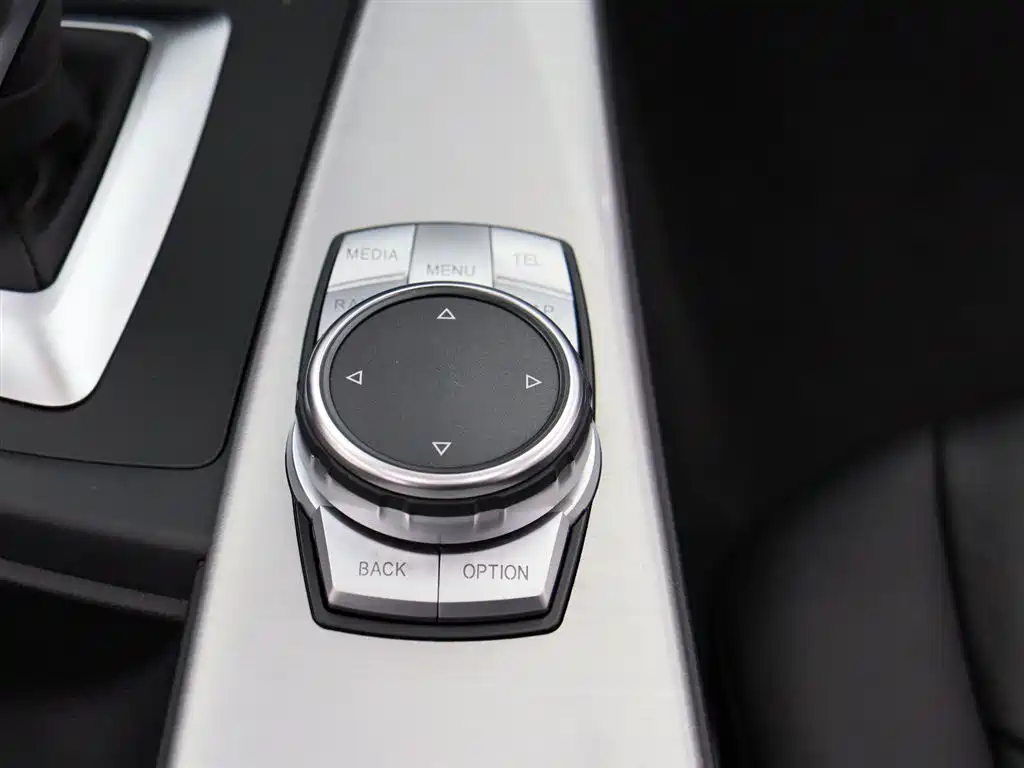 BMW 3 Series 2016 — фото 18