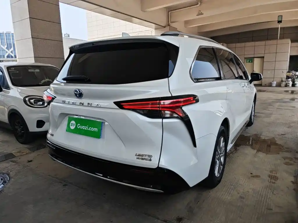 Toyota Sienna 2023