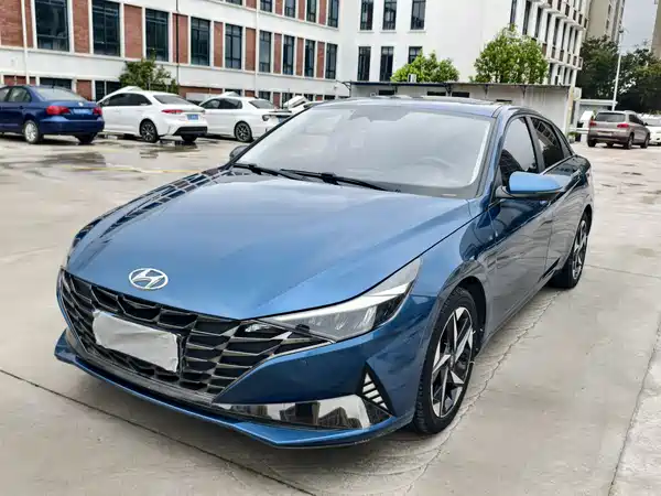 Hyundai Elantra 2022