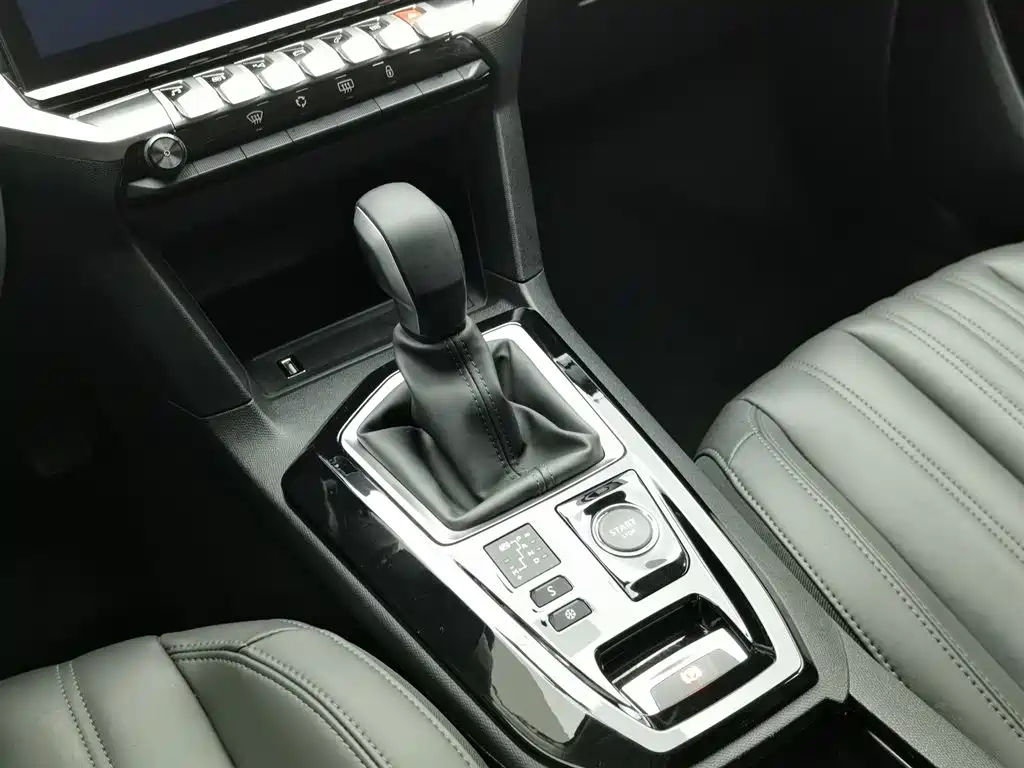 Peugeot 408 2024 — фото 13