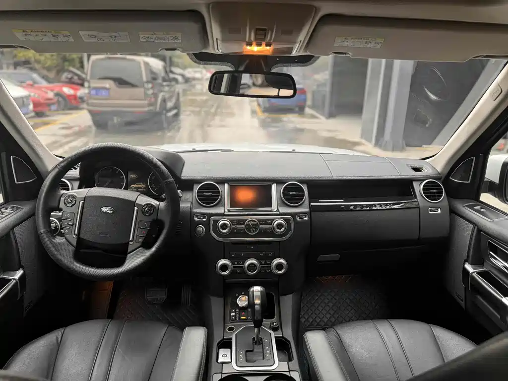 Land Rover Discovery 2015 — фото 8