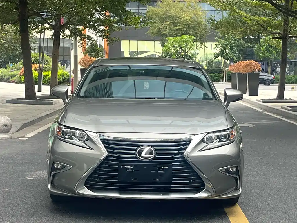 Lexus ES 2018 — фото 3