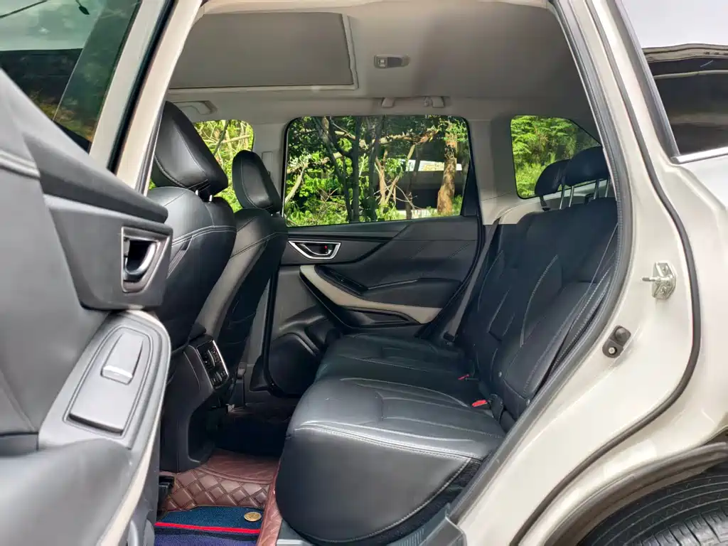 Subaru Forester 2023 — фото 8